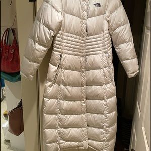 North Face goose down Coat 51“ long in silvery white, elegant